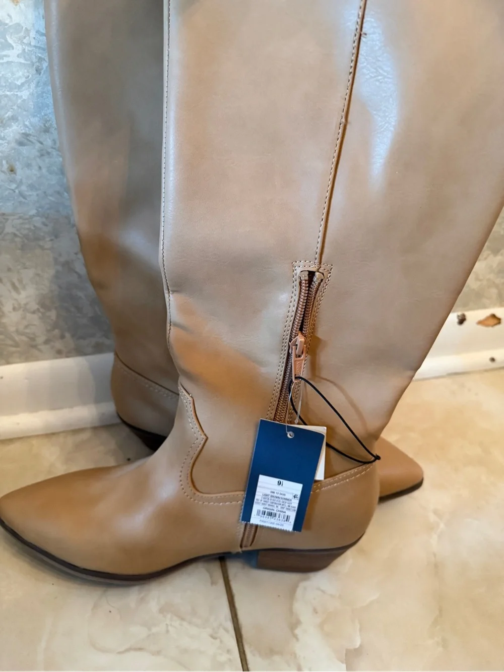 Universal threads Women's Tan Knee-High Leather Boots